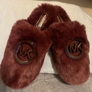Michael Kors Faux Fur Burgundy So Soft Women’s Size 6 Slippers, new without tags
